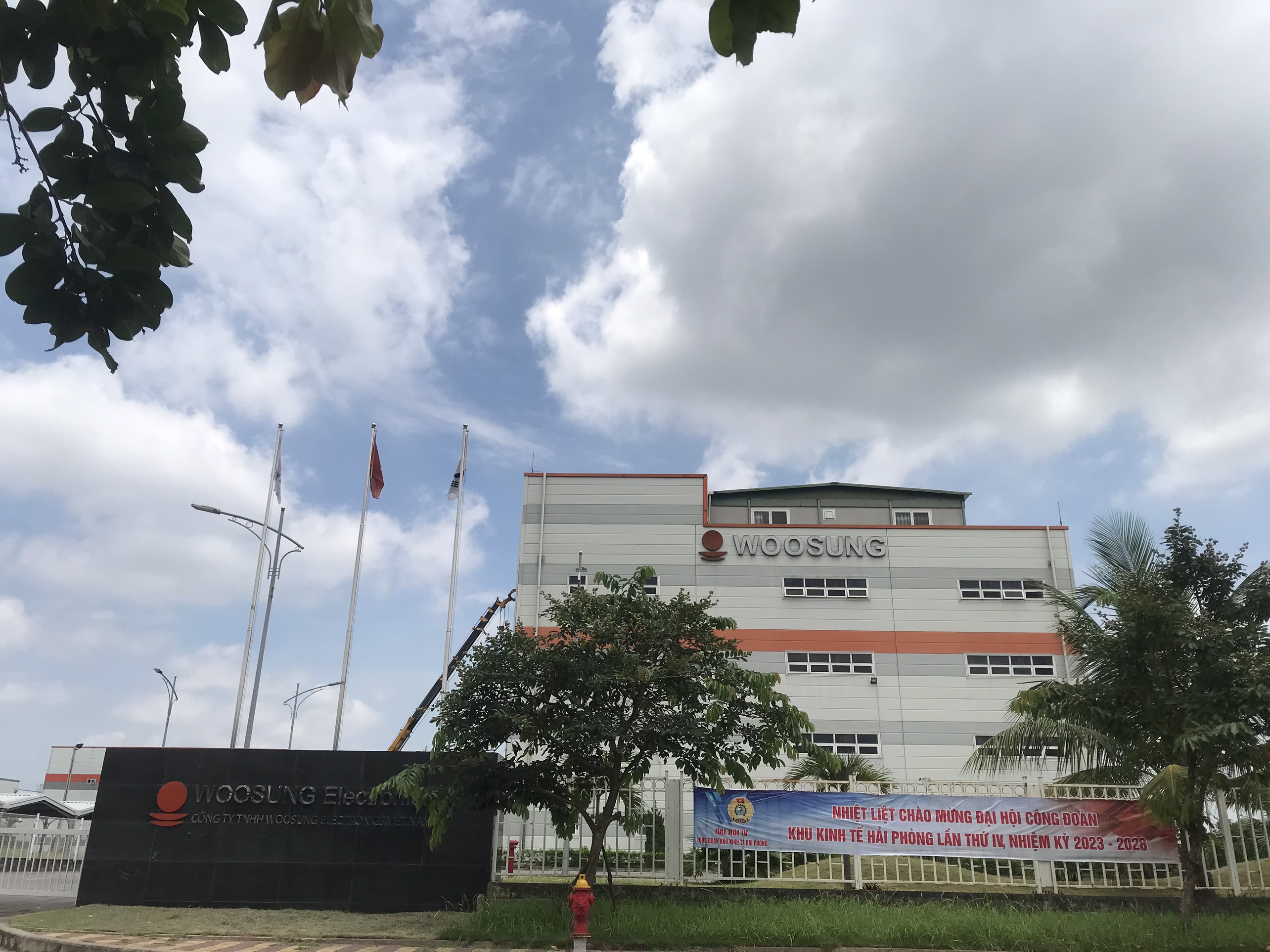 Cải tạo, sửa chữa thang vận chuyển hàng công ty TNHH Woosung Electronics Việt Nam